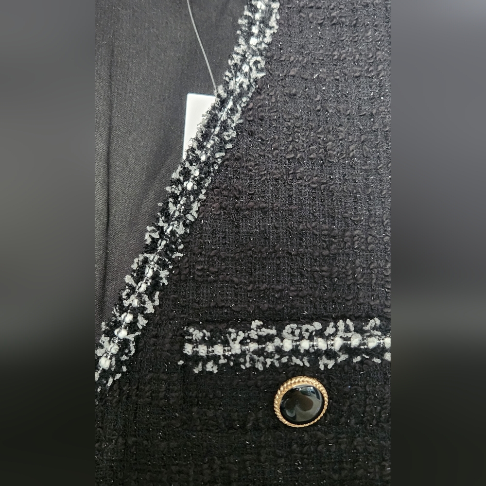 Chic Black Tweed Sleeveless Vest with Contrast Trim And Silver Accents - Picture 3 of 4